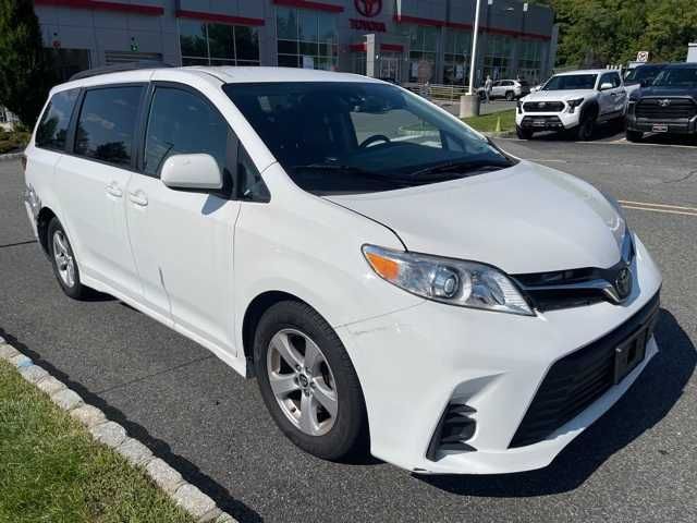 2018 Toyota Sienna LE