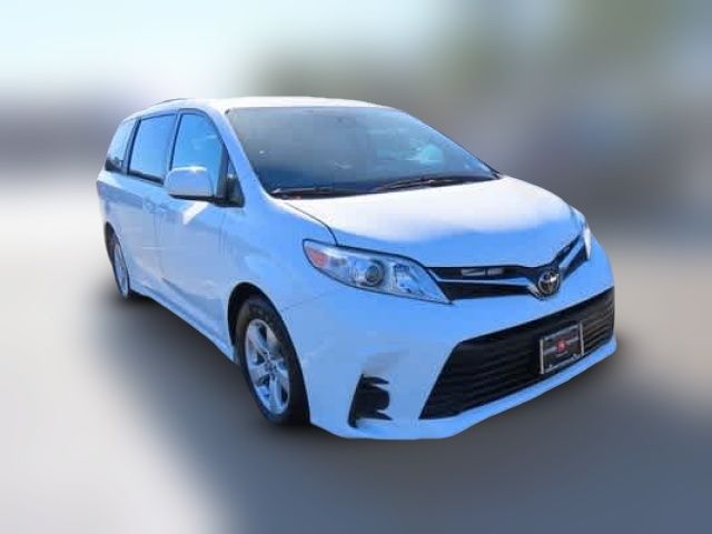 2018 Toyota Sienna LE