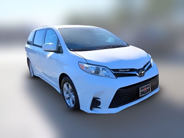 2018 Toyota Sienna LE