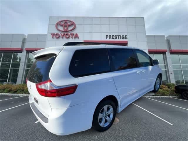 2018 Toyota Sienna LE