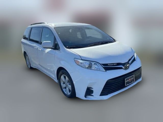 2018 Toyota Sienna LE