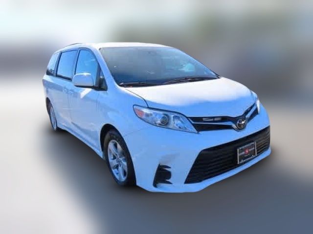 2018 Toyota Sienna LE