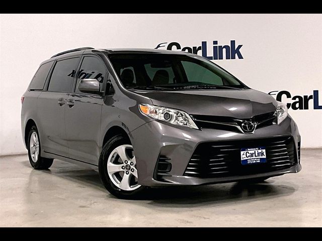 2018 Toyota Sienna LE