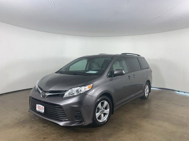 2018 Toyota Sienna LE