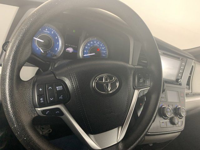 2018 Toyota Sienna LE