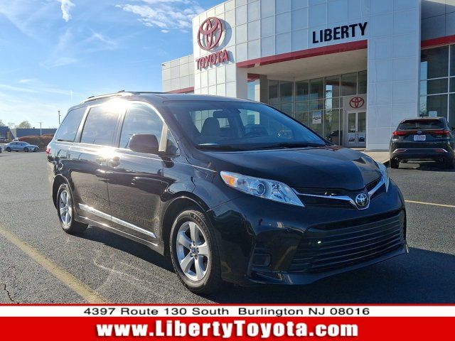 2018 Toyota Sienna LE