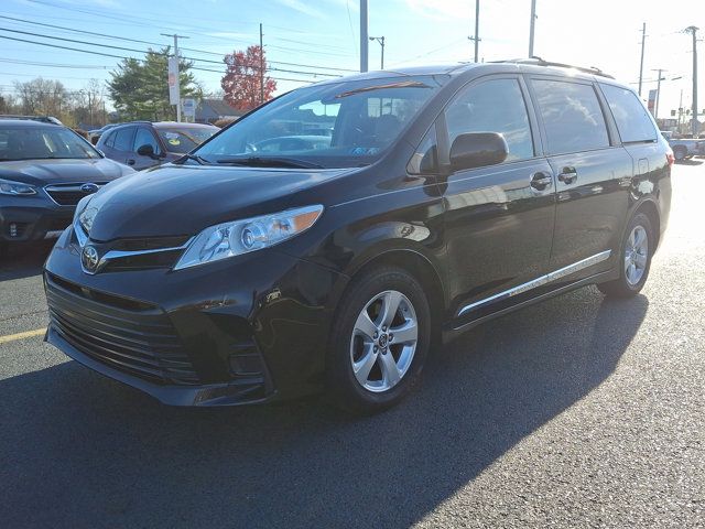 2018 Toyota Sienna LE