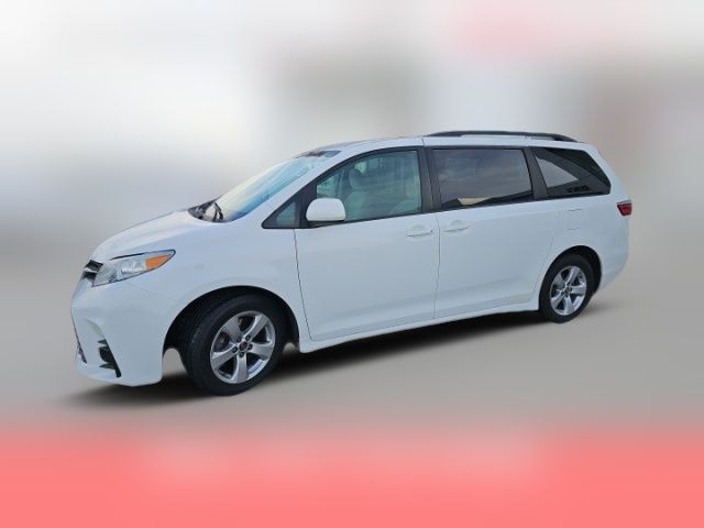 2018 Toyota Sienna LE