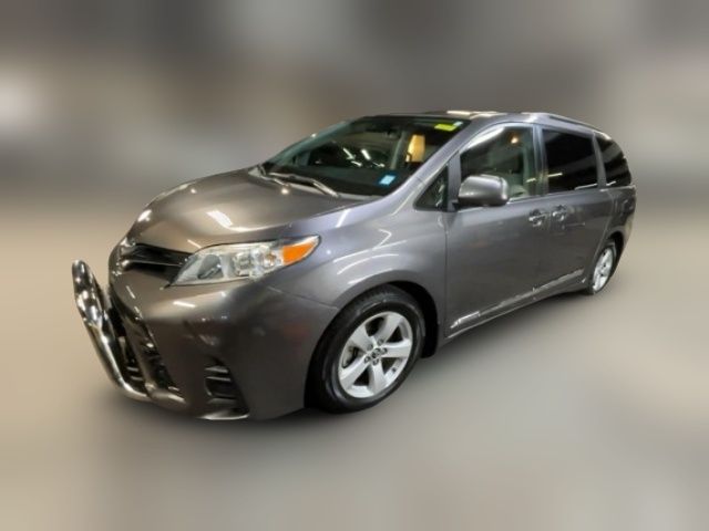 2018 Toyota Sienna LE