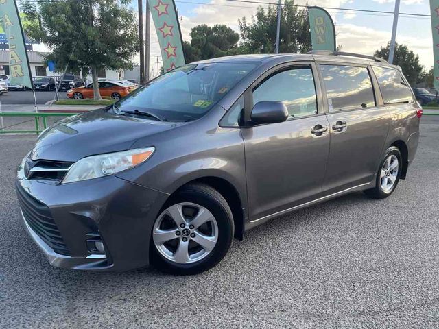 2018 Toyota Sienna LE