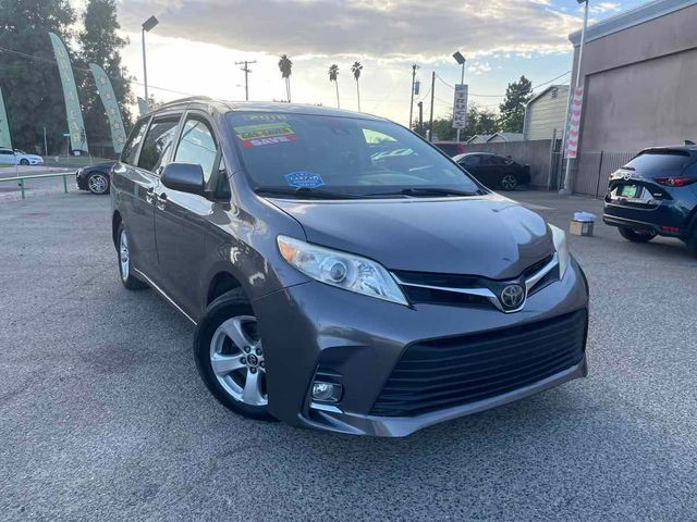 2018 Toyota Sienna LE