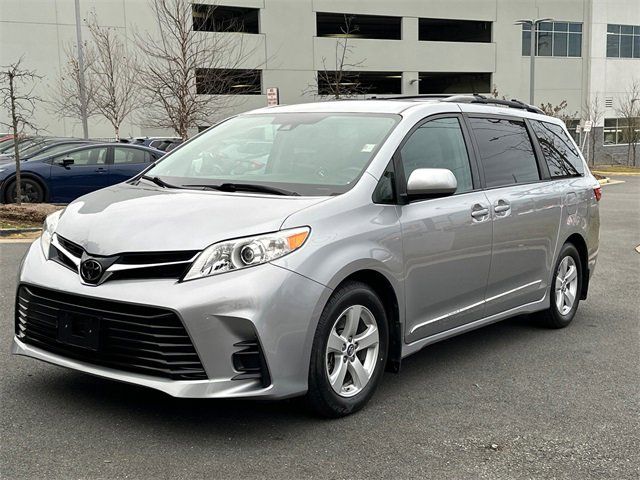 2018 Toyota Sienna LE