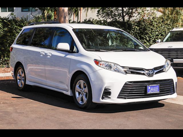 2018 Toyota Sienna LE
