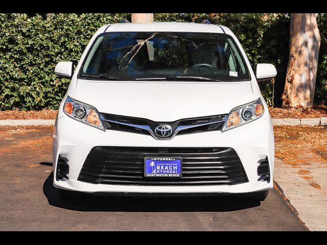 2018 Toyota Sienna LE