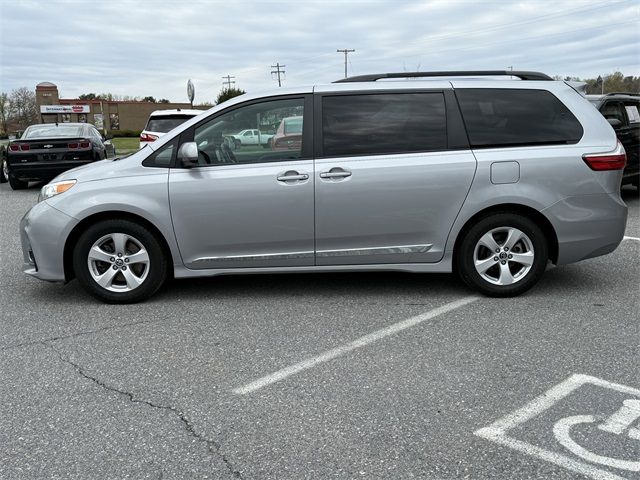 2018 Toyota Sienna LE