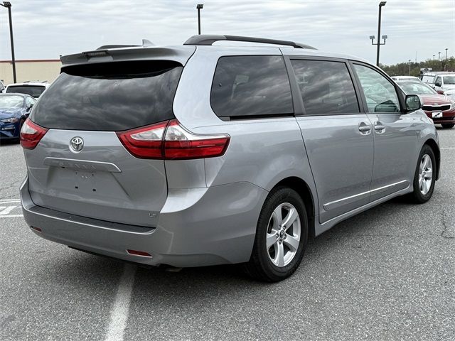 2018 Toyota Sienna LE
