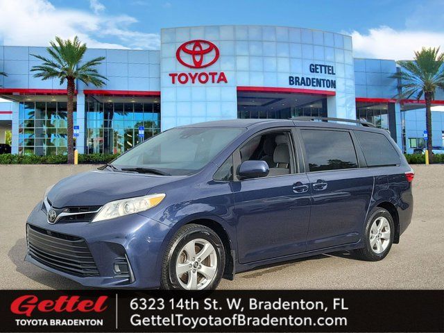 2018 Toyota Sienna LE