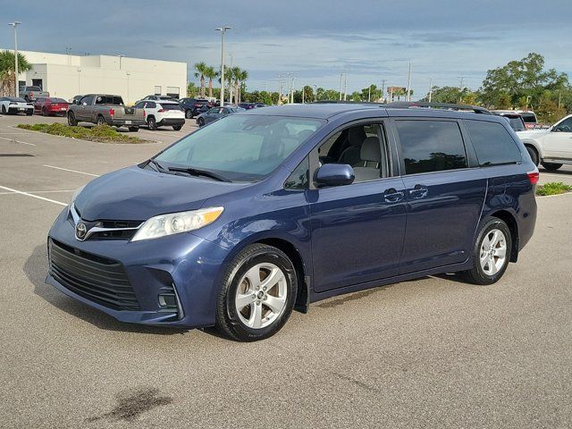 2018 Toyota Sienna LE