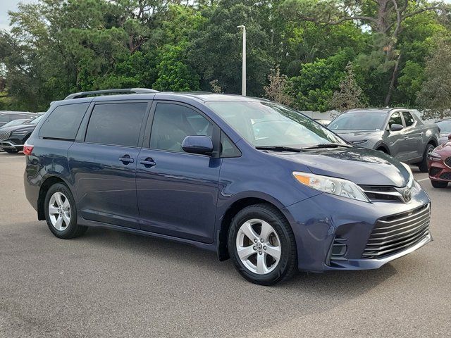 2018 Toyota Sienna LE