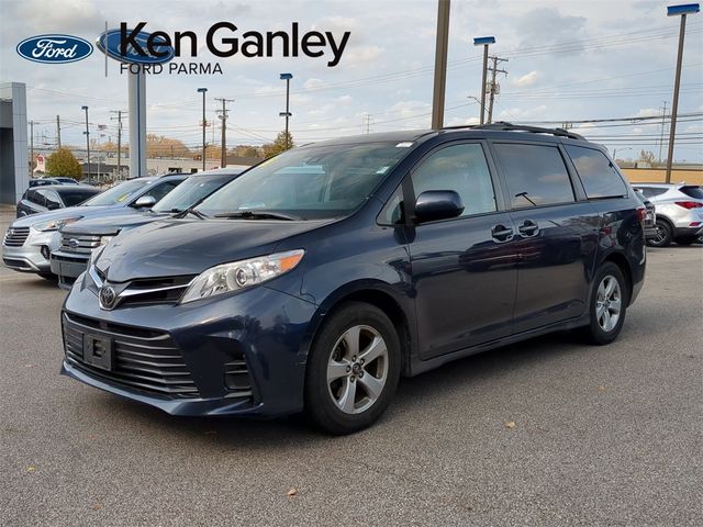 2018 Toyota Sienna LE