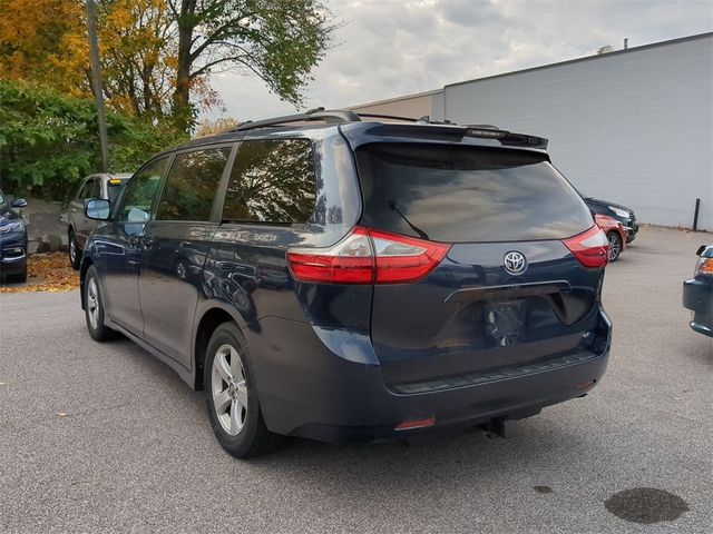 2018 Toyota Sienna LE