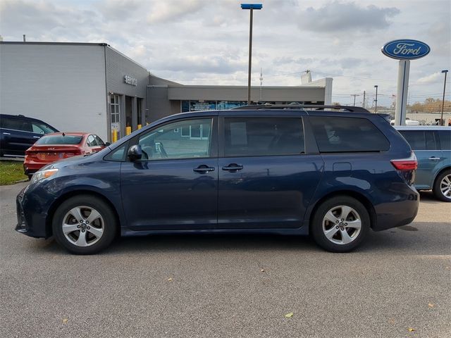 2018 Toyota Sienna LE