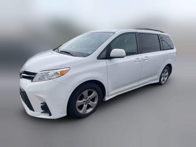 2018 Toyota Sienna LE