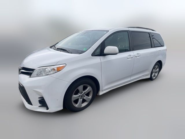 2018 Toyota Sienna LE