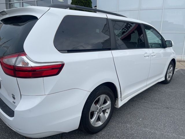 2018 Toyota Sienna LE