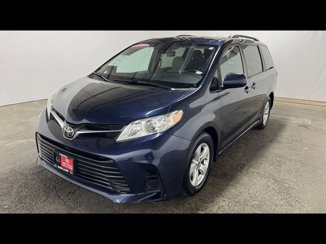 2018 Toyota Sienna LE