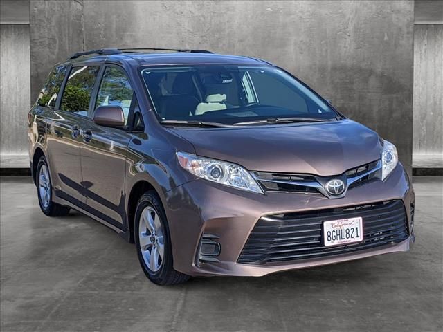 2018 Toyota Sienna LE