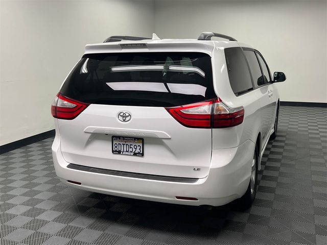 2018 Toyota Sienna LE