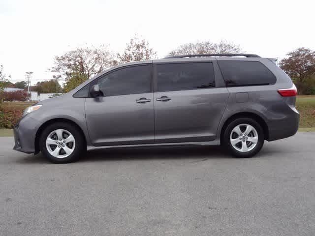 2018 Toyota Sienna LE