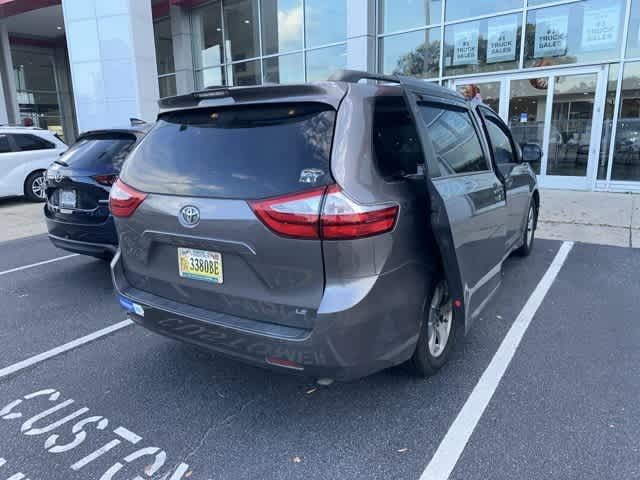 2018 Toyota Sienna LE