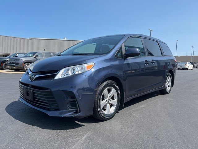 2018 Toyota Sienna LE