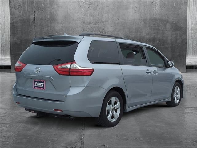 2018 Toyota Sienna LE