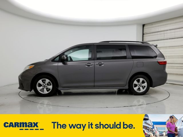 2018 Toyota Sienna LE