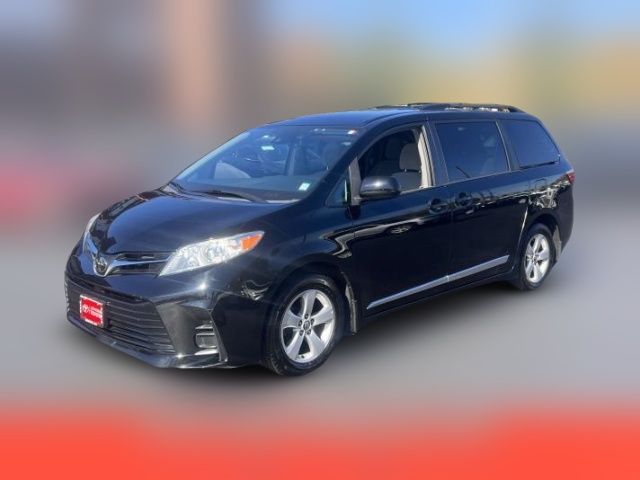 2018 Toyota Sienna LE