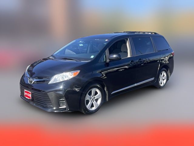 2018 Toyota Sienna LE