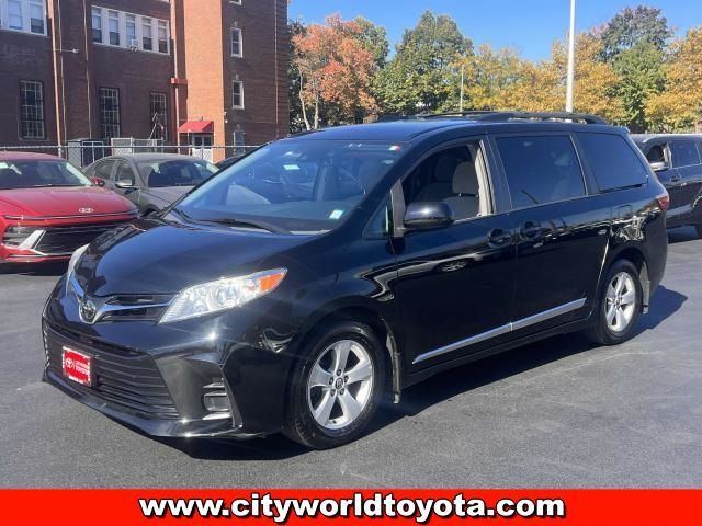 2018 Toyota Sienna LE