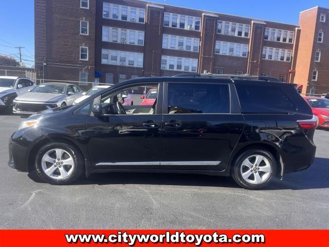 2018 Toyota Sienna LE