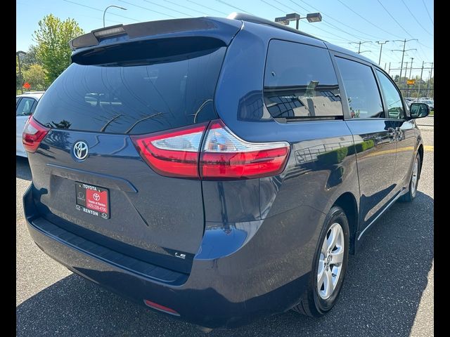 2018 Toyota Sienna LE