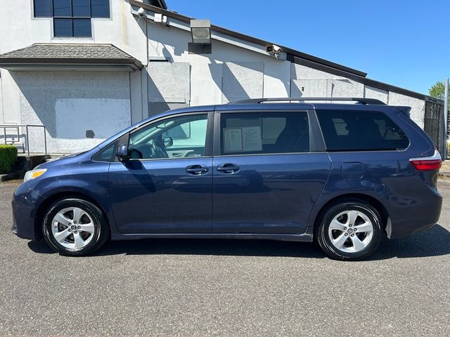 2018 Toyota Sienna LE