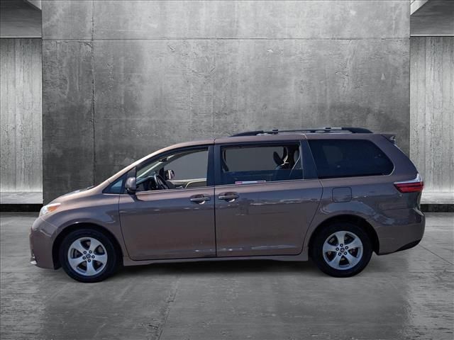 2018 Toyota Sienna LE