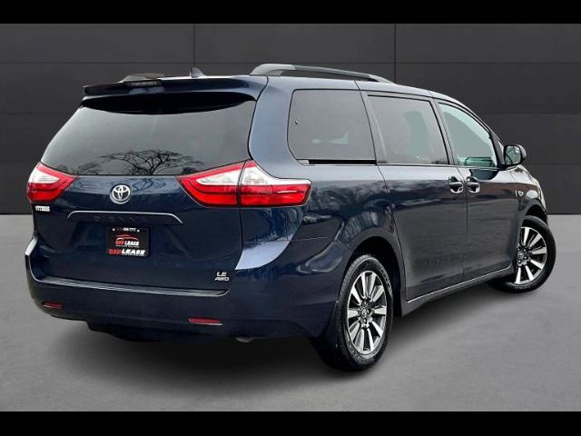 2018 Toyota Sienna LE