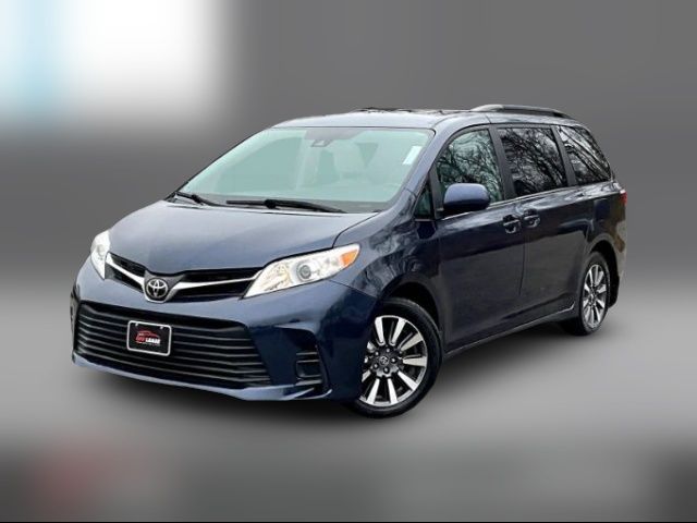 2018 Toyota Sienna LE