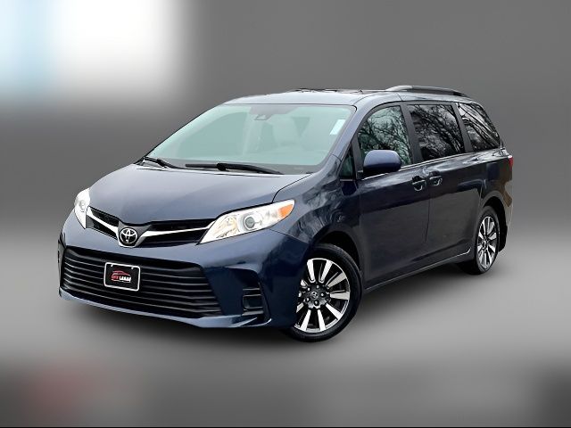 2018 Toyota Sienna LE