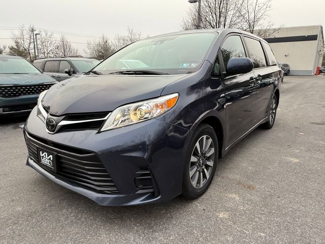 2018 Toyota Sienna LE