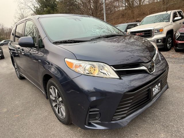 2018 Toyota Sienna LE