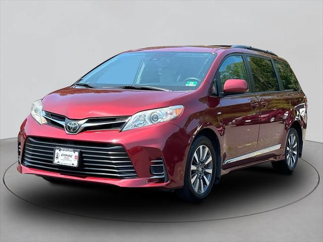 2018 Toyota Sienna LE